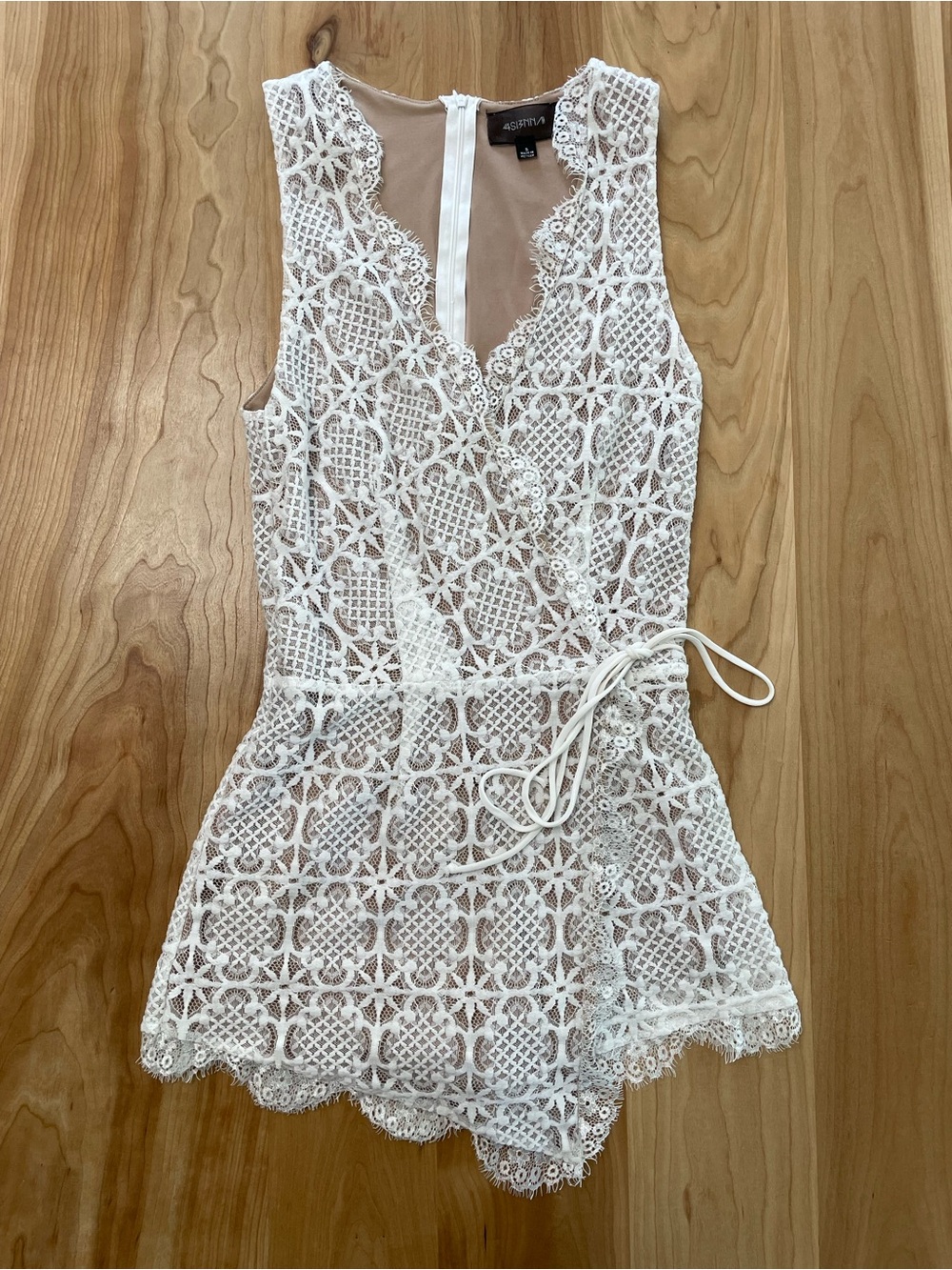 Cream Lace Sleeveless Romper Wrap Front Side Tie Size Small